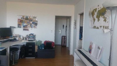 FRANKFURT-DORNBUSCH: Schöne und helle 1,5 ZW mit  Balkon u. EBK