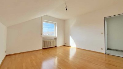 Gemütliche, gepflegte 3-Raum-Dachgeschosswohnung in Kirchseeon