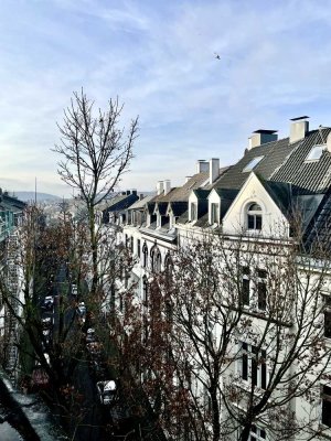 Frisch Renoviert: 4-Zimmer-Wohnung im Dachgeschoss