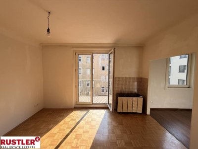 Sanierungsbedürftige 2 Zimmerwohnung mit hofseitigen Balkon - Gut vermietbar