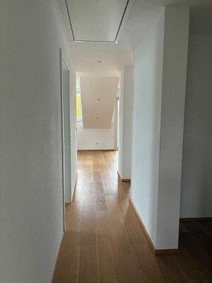 Helle 2,5-Zimmer Dachgeschosswohnung mit Balkon in Überlingen