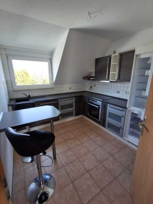 3-Raum Wohnung im OG/DG mit Einbauküche, Balkon und Stellplatz