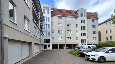 Schöne 1-Raum Wohnung mit Einbauküche und Stellplatz in Zentrumsnähe