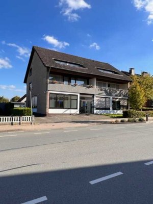 Anlageobjekt! 5- Familienhaus plus 1- Gewerbeeinheit und 10 Parkplätze in 1- A Lage/ Oerlinghausen