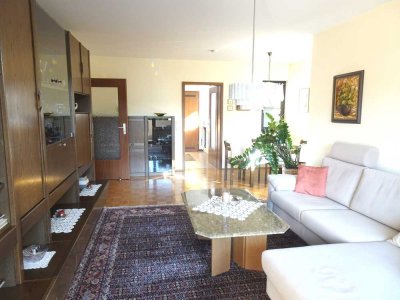 Lichtdurchflutete 3 ZKB mit Balkon, Hobbyraum, Garagenplatz und Stellplatz
