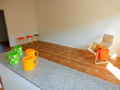 Charmante Wohnung mit Balkon und Küche im amerikanischen Stil