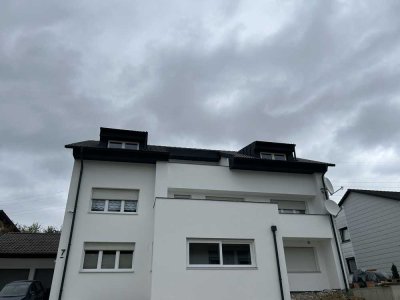 Erstbezug nach Sanierung mit Balkon: attraktive 3-Zimmer-Wohnung in Mainburg