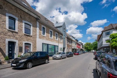 Moderne Maisonette-Dachgeschosswohnung mit traumhaftem Balkon in beliebter Lage von Walheim