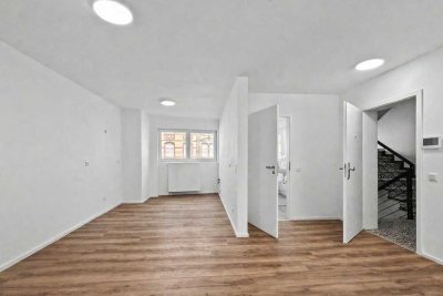 Erstbezug nach Sanierung: Großzügige Terrassenwohnung in gut angebundener Lage von Weidenpesch!