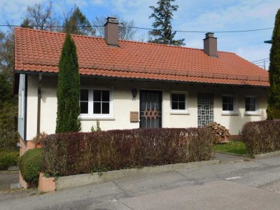 Charmantes EFH mit ELW in sympathischer Umgebung, Balkon, reizvoller Garten, Garage...