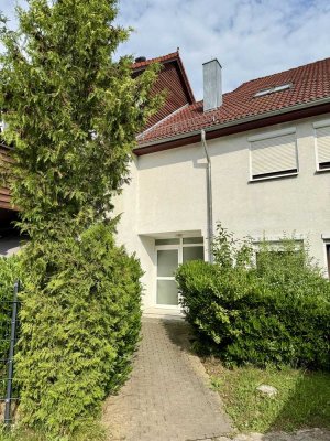 Moderne 4-Zimmer-Wohnung mit Terrasse & 2 Stellplätze