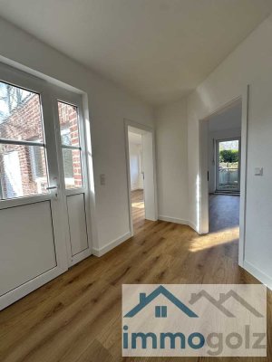 Modern sanierte Zweigeschoss-Wohnung in hervorragender Lage im Doppelhausstil mit Garage und Garten