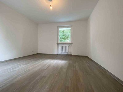 helle 2,5-Zi.-Wohnung , komplett renoviert in ruhiger Lage NUR mit WBS