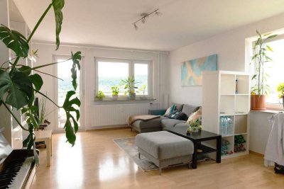 Helle 3,5-Zimmer-Etagenwohnung mit Balkon und Außenstellplatz in Eltingen