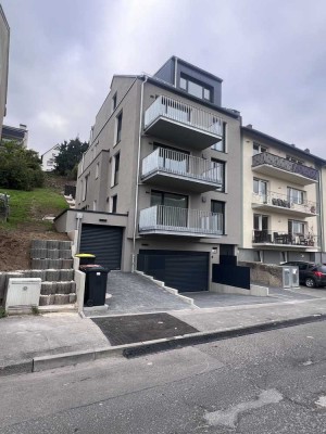 Erstbezug: Moderne 2-Zimmer-Neubauwohnung mit Terrasse und seitlichem Rheintalblick