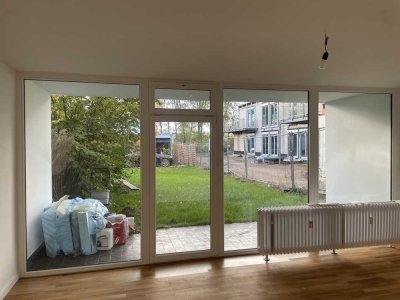 Erstbezug nach Sanierung: freundliche 1-Zimmer-Wohnung mit Einbauküche und Terrasse zum Garten