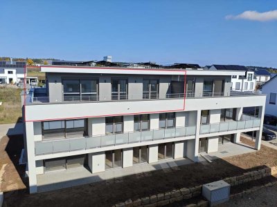 NEUBAU & ERSTBEZUG: 3-Zimmer Penthouse mit großer Dachterrasse, Aufzug, Einbauküche, Tiefgarage uvm.