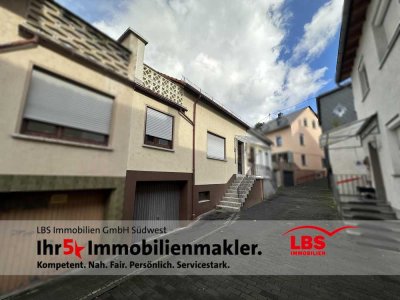 Einladendes Reihenmittelhaus mit Terrasse und Potenzial in zentraler Lage