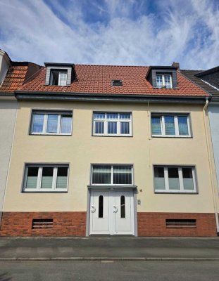 Eigenheim mit Mieteinnahmen – Modernisiertes 3-Familienhaus nahe Rheinufer