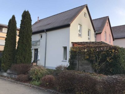 WOHNEN in beliebter Wohnlage! Doppelhaushälfte in der Schlegelstraße!