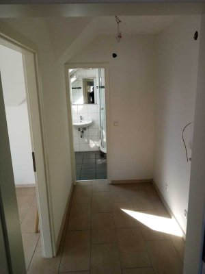 Erstbezug nach Sanierung: Freundliche 2-Raum-Dachgeschosswohnung in Wolfsburg