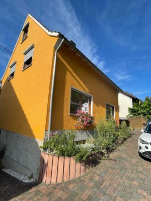 Einfamilienhaus mit Einliegerwohnung in ruhiger Lage in Linz am Rhein