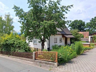 Gepflegtes Haus im Grünen mit Hanggrundstück