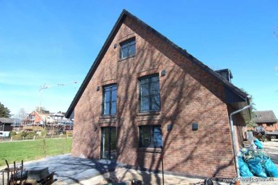 Bezugsfertig zum 01.05.2026 - 3-Zimmer Dachgeschoss-Maisonettewohnung mit Balkon - Direkt vom Bauträ