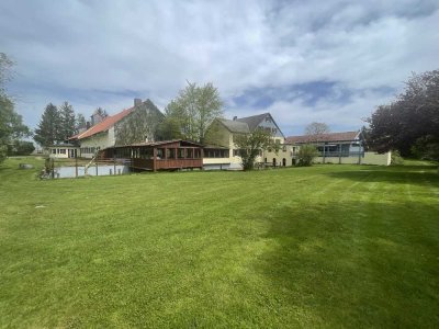 Gutshofanwesen mit Hotel und Gastronomie