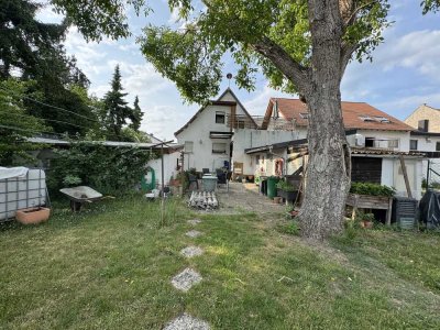 Freistehendes eins bis zwei Familienhaus plus Bauplatz
