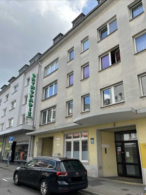 Schöne und renovierte 2-Zimmer-Wohnung in hervorragender Lage