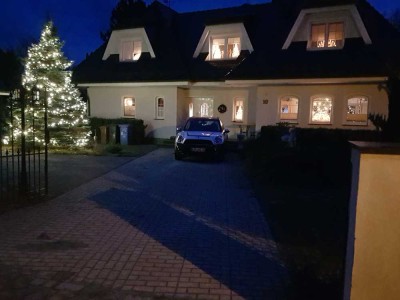 Geräumige Villa auf sehr großem Gartengrundstück