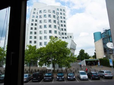 Lichtdurchflutetes Appartement im Medienhafen Düsseldorf