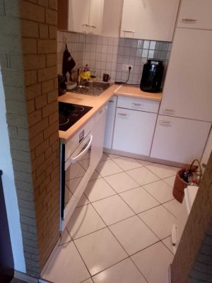 Stilvolle 1-Zimmer-Souterrain-Wohnung mit Terrasse und Einbauküche in Eltville am Rhein