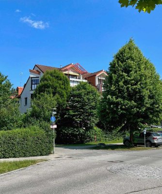 Schöne helle Wohnung, Tageslicht-Bad mit Fernwärme (Geothermie), PV-Anlage, Stellplatz & West-Balkon