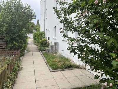 Luxuriöse, Gepflegtes 4-Zimmer-Reihenhaus mit lux. Innenausstattung und EBK in Reutlingen