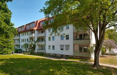 Frisch renovierte 4-Zimmer-Wohnung mit Einbauküche an WG zu vergeben!