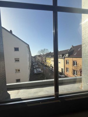 „Raumwunder mit Potenzial: Großzügige 4- bis 5-Zimmer-Wohnung (103 m²) plus ausgebauter Spitzboden“