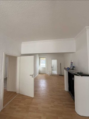 Kernsanierte 2,5-Zimmer-Wohnung mit großem Balkon in zentraler Lage  von Oberhausen