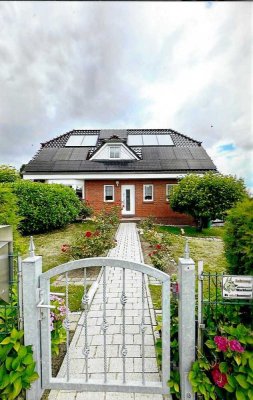 EFH/3 Garagen/gr. Außenpool/Solarthermie/PV-Anlage/Kaminofen/Grdst. 1765 m² in Rolofshagen