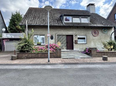 freisteh. EFH mit Einliegerwohnung und Doppelgarage