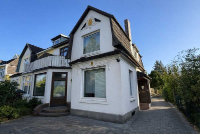 Doppelhaushälfte mit Baugrundstück in gefragter Lage von Wellingsbüttel