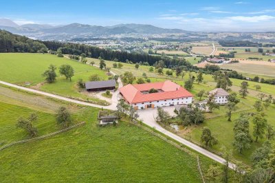 FÜR PFERDE-LIEBHABER!Traditioneller Vierkanthof mit 6 Boxen