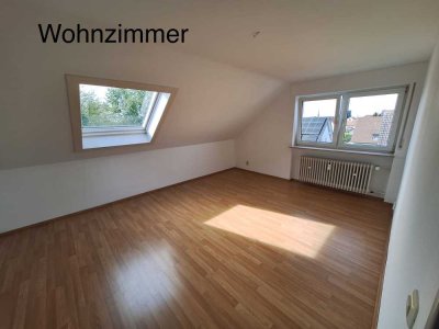 Gepflegte 3,5-Zimmer-Dachgeschoss-Wohnung mit Balkon in Egelsbach