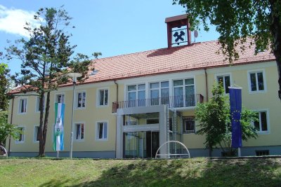 2 Zimmer Wohnung im 1.Stock zu vermieten!