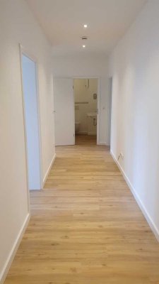 sanierte zwei Zimmer Wohnung mit Wohnküche und Balkon in Osnabrück-Schinkel