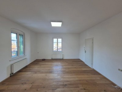 Großzügige 3 Zimmer Wohnungen im 4 Parteienhaus