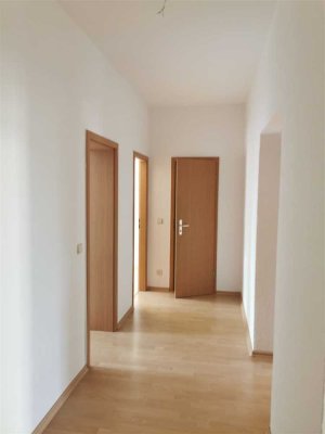 ***3-Zimmer mit Balkon, Bad mit Wanne und Dusche in Uninähe, WG geeignet***