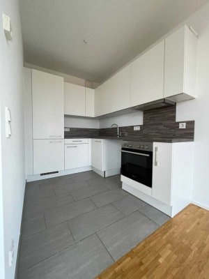 4-Zi Wohnung mit viel Tageslicht, toller Raumaufteilung,neuwertiger Einbauküche, gepflegtem Quartier