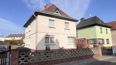 Ihr neues Zuhause: Stilvolles Ein/Zweifamilienhaus in zentraler und dennoch ruhiger Lage